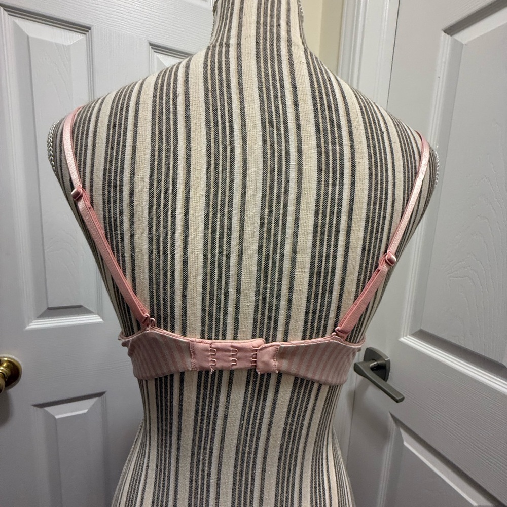 Victorias Secret Bombshell Convertible Pink and Black Lace Bra - Picture 7 of 10
